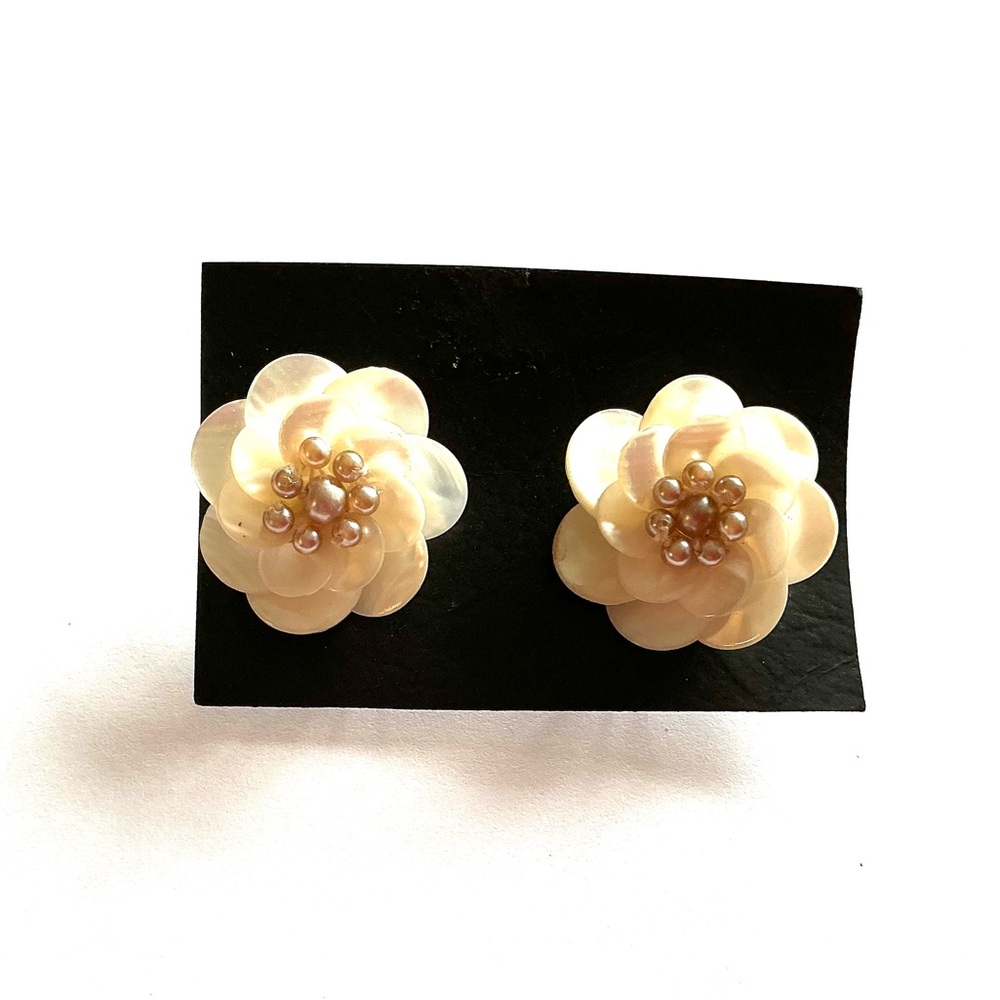 Vintage Shell, Cream Floral Screw back Earrings Made in Japan